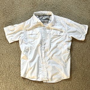 Men’s white xl Columbia Omnishade short sleeve shirt.